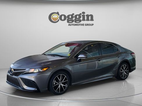 Used 2023 Toyota Camry SE image 2