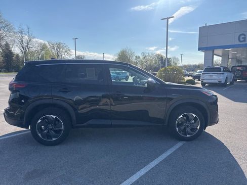 Used 2025 Nissan Rogue SV image 17