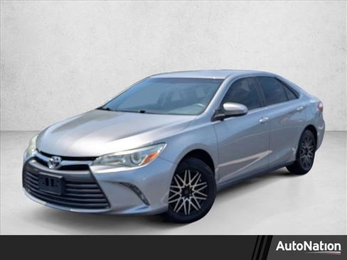 Used 2017 Toyota Camry LE FWD image 1