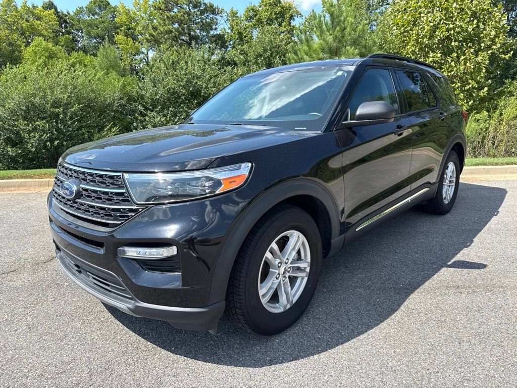 Used 2024 Ford Explorer XLT w/ Equipment Group 202A RWD image 3
