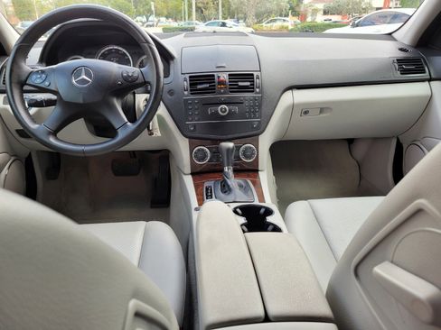 Used 2009 Mercedes-Benz C 300 Luxury image 7