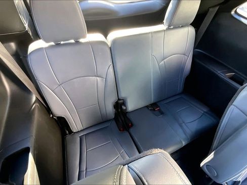 Used 2022 Buick Enclave Premium image 25