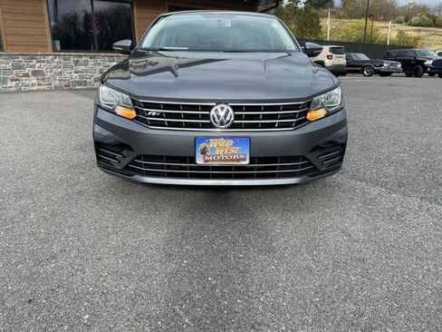 Used 2018 Volkswagen Passat 2.0T R-Line image 11