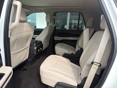 Used 2024 Ford Expedition Platinum AWD/4WD image 6