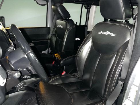 Used 2014 Jeep Wrangler Unlimited Sahara image 12