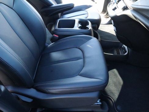 New 2026 Chrysler Pacifica Select FWD image 14