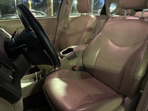 Used 2014 Toyota Prius Four image 10