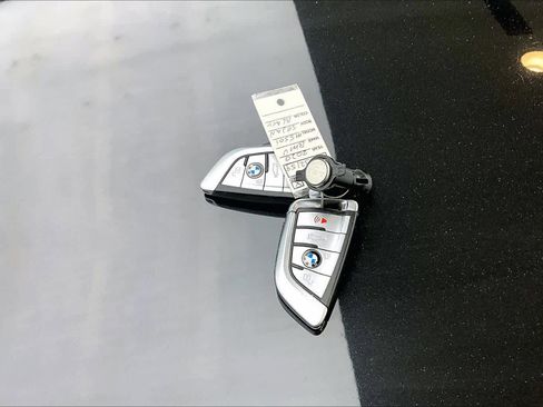 Used 2020 BMW M550i xDrive M550i xDrive w/ Executive Package image 14