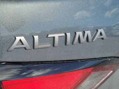 Used 2024 Nissan Altima 2.5 SR FWD image 11