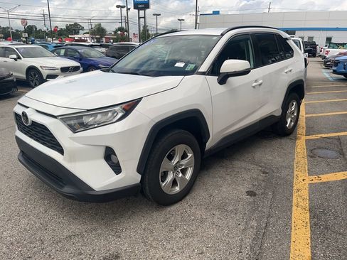 Used 2021 Toyota RAV4 XLE FWD image 1