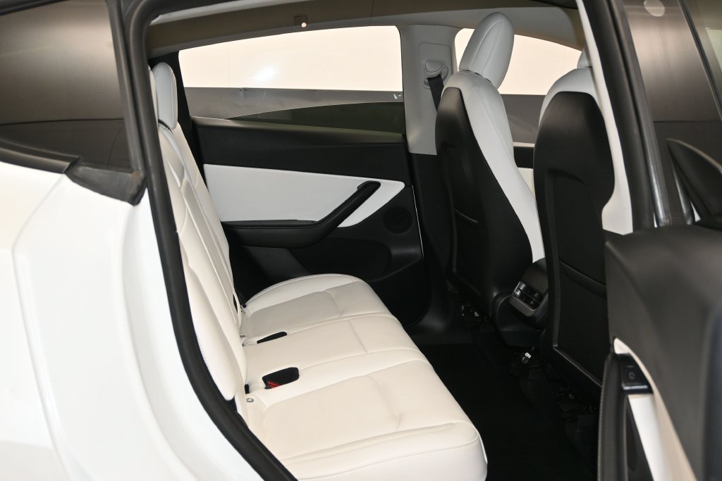 Used 2022 Tesla Model Y Performance AWD/4WD image 26