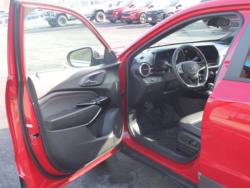 New 2026 Chevrolet Trax RS w/ Sunroof Package image 8