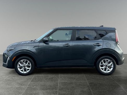 Used 2025 Kia Soul LX FWD image 4