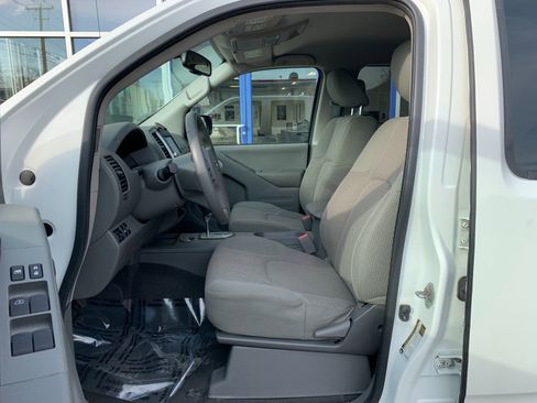 Used 2021 Nissan Frontier SV w/ Midnight Edition Floor Mats AWD/4WD image 10