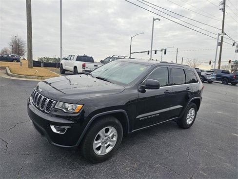 Used 2017 Jeep Grand Cherokee Laredo w/ Quick Order Package 2BE image 3