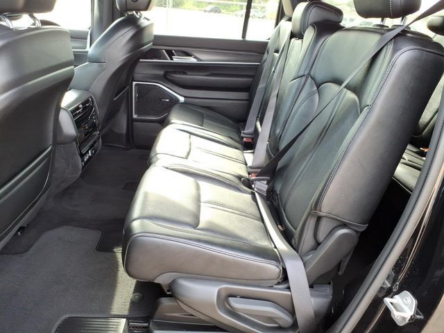 Used 2024 Jeep Wagoneer Series II w/ Flexible Seating Group RWD image 14