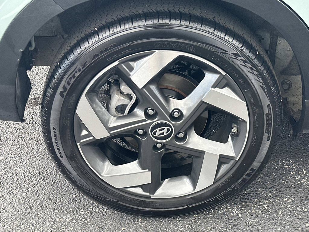 Used 2025 Hyundai Venue SEL FWD image 34