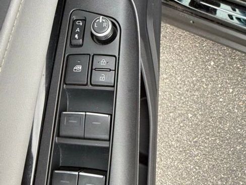 Certified 2023 Toyota Venza LE AWD/4WD image 15