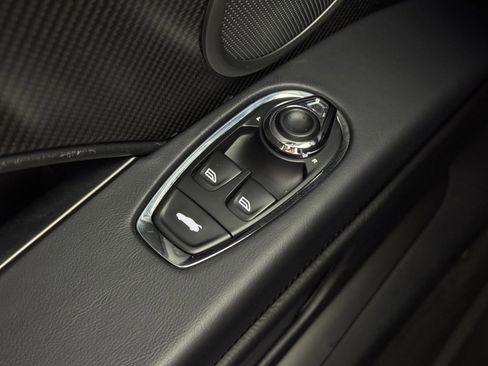 Used 2023 Aston Martin DB11 Volante image 16