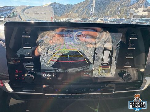 Used 2024 Toyota Sienna Platinum image 28