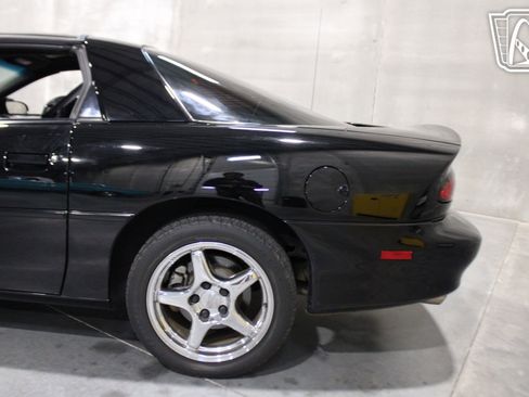 Used 2000 Chevrolet Camaro Z28 w/ SS Performance/Appearance Pkg RWD image 31