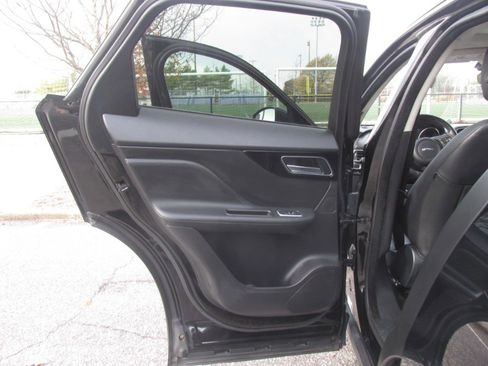 Used 2019 Jaguar F-PACE Premium image 59