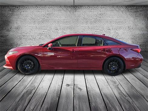Used 2020 Toyota Avalon Limited image 2