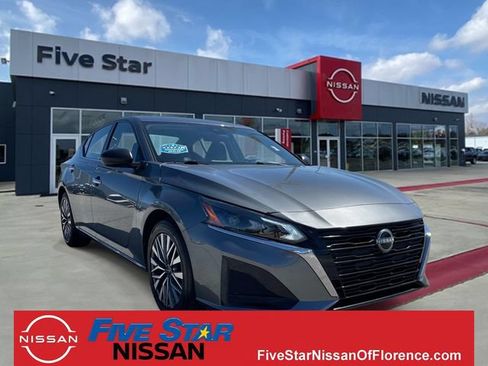 Used 2024 Nissan Altima 2.5 SV FWD image 1
