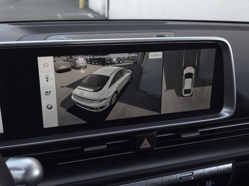 Used 2025 Hyundai Ioniq 6 Limited image 18