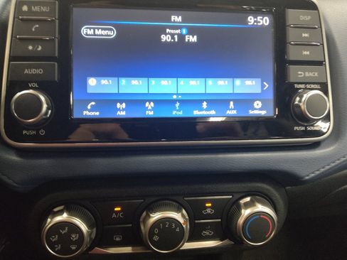 Used 2025 Nissan Versa SV FWD image 25