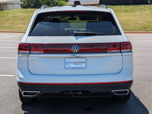 Certified 2024 Volkswagen Atlas SE w/ Black Wheel Package FWD image 5