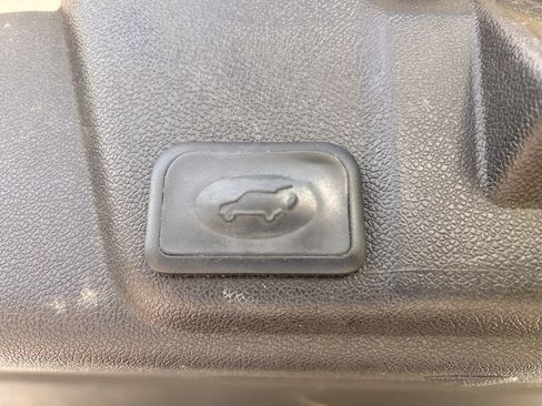 Used 2017 Buick Enclave Leather AWD/4WD image 19