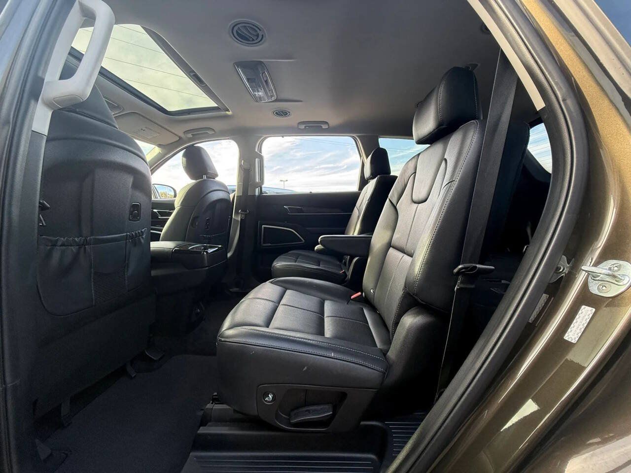 Used 2020 Kia Telluride EX w/ EX Premium Package FWD image 12