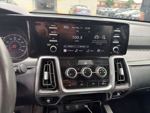 Used 2022 Kia Sorento LX FWD image 5