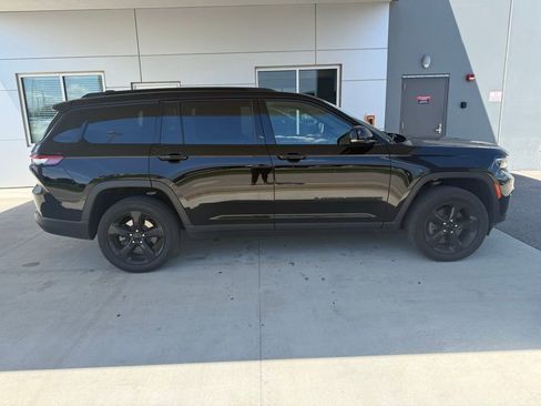 Used 2025 Jeep Grand Cherokee L Limited w/ Black Appearance Package AWD/4WD image 3