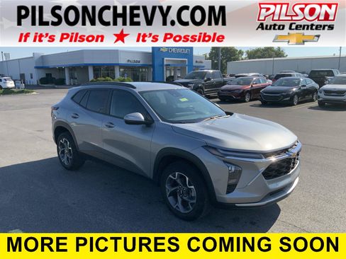 Used 2025 Chevrolet Trax LT w/ Driver Confidence Package FWD image 1