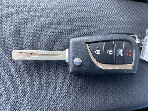 Used 2025 Toyota Corolla LE image 33