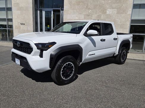 Used 2024 Toyota Tacoma TRD Off-Road AWD/4WD image 2