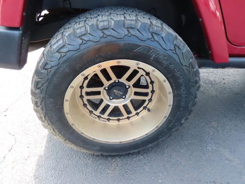 Used 2013 Jeep Wrangler Unlimited Rubicon w/ Dual Top Group AWD/4WD image 19
