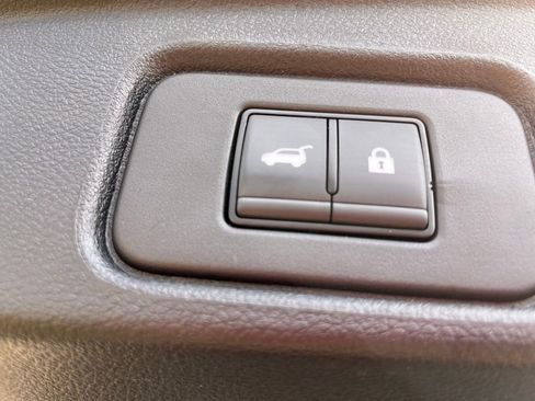 Used 2025 Nissan Pathfinder SV image 30