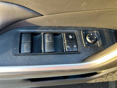 Used 2022 Toyota RAV4 LE FWD image 12