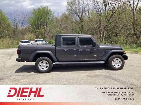 Used 2023 Jeep Gladiator Sport AWD/4WD image 8