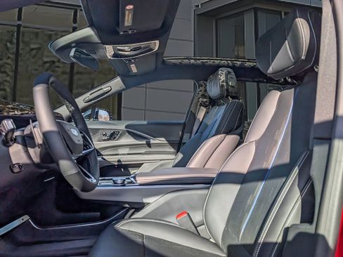 New 2025 Cadillac Lyriq Sport image 9