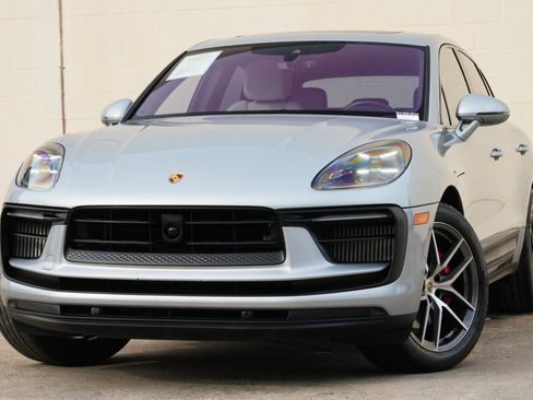 Used 2023 Porsche Macan S AWD/4WD image 3