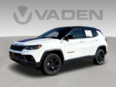 Used 2023 Jeep Compass Trailhawk AWD/4WD image 3