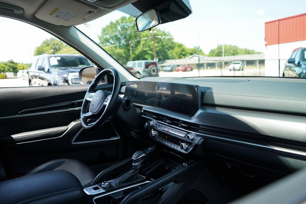 Used 2025 Kia Telluride S FWD image 14