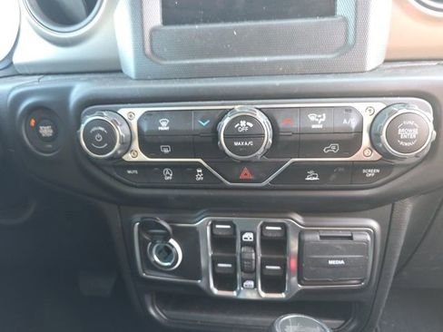 Used 2023 Jeep Wrangler Sport S image 7