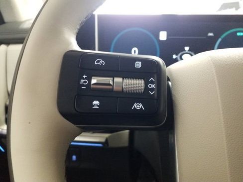 Used 2025 Hyundai Santa Fe Calligraphy AWD/4WD image 4