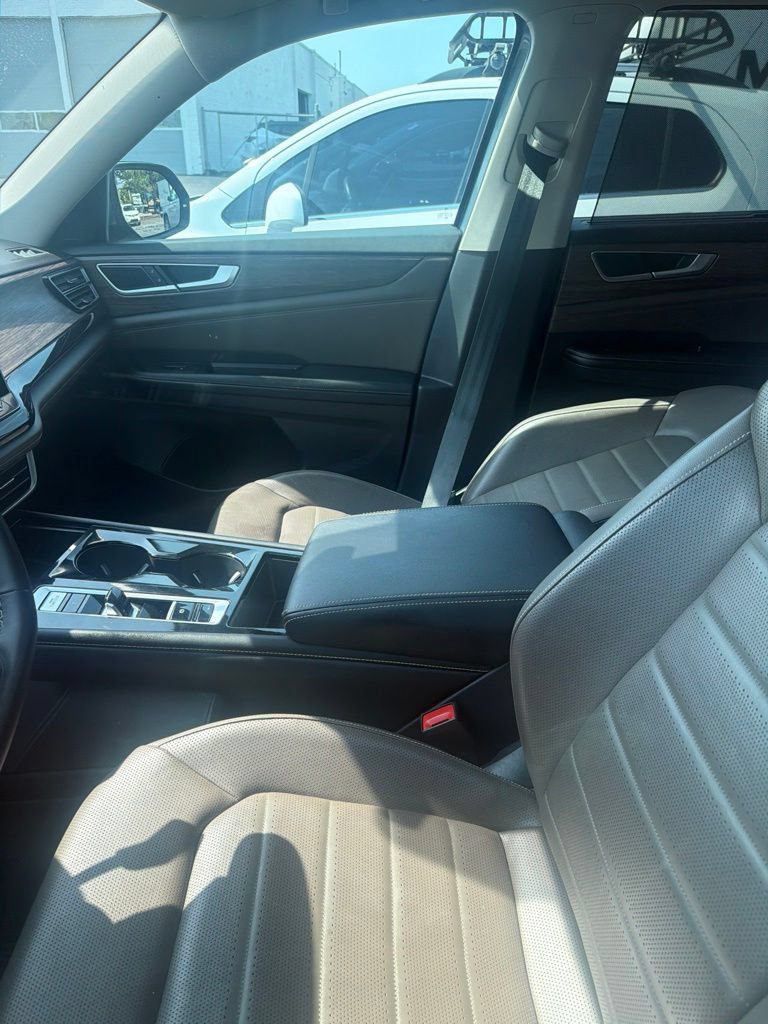 Used 2024 Volkswagen Atlas SEL AWD/4WD image 11