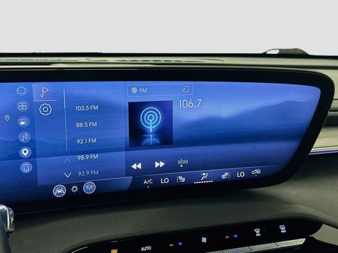 Used 2025 Buick Enclave Preferred AWD/4WD image 21